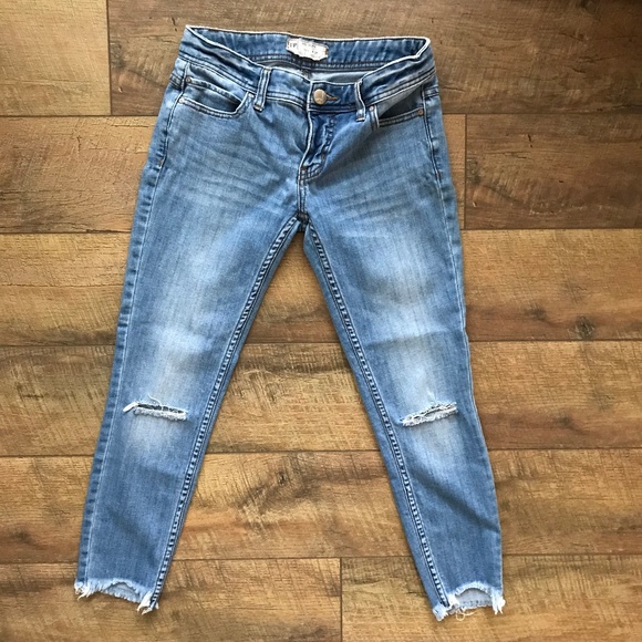 Free People Denim - Free People Frayed Step Hem Distressed Jeans sz 26